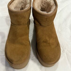 UGG Women's Brown Suede Winter Boots. Mini platforms. Please look at picture.